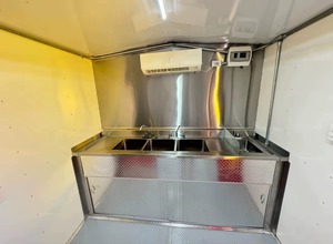 Chariot à café multifonction en acier inoxydable Mini Food Truck Trailer avec 220v pour la crème glacée et les services alimentaires mobiles - Product Image 5