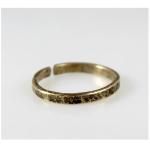 2027 Arizona Christian Jewelry Design Twist solide demi-rond en laiton avec pierre pour les femmes martelé texturé anneau - Product Image 4