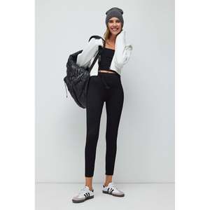 Leggings Deportivos Negros de Cintura Alta Sin Costuras - Product Image 4