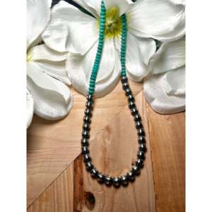 Collier Navajo en turquoise Kingman de 8 mm et argent sterling, bijou culturel de collection - Product Image 1