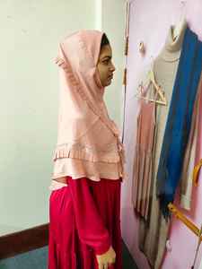 Nouveau design, hijab musulman à enfiler en une seule pièce, bordures à plis floraux, hijab instantané Amira, foulard islamique en coton, Bangladesh - Product Image 6