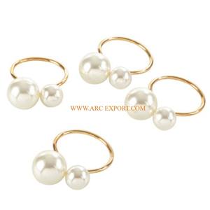 Anneaux de serviette pierre perlée blanche avec métal laiton 4 pièces qualité exclusive meilleure vente décoration de table serviettes de luxe nouveau look - Product Image 1