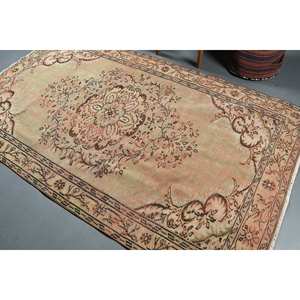 Alfombra turca Vintage de 4,7x8,1 pies, lana Beige hecha a mano con diseño de retazos, respaldo de látex para cabecera, patrón de pasillo rectangular - Product Image 4