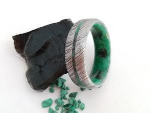 Bague de mariage personnalisable en acier damas, malachite brute, obsidienne, anneaux de mode, couteaux de qualité bricolage, fabricant OEM pour hommes - Product Image 4