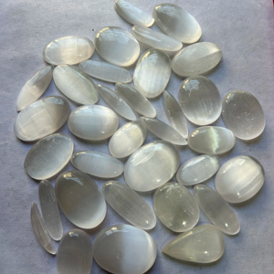 Cabujón de selenita blanca Natural Piedra preciosa de selenita de cristal blanco pulido para joyería Colgante Piedra suelta Piedra preciosa de selenita blanca - Product Image 1