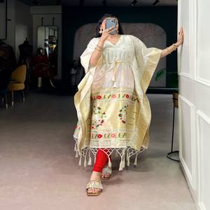 VASTRA COTTAGE Caftán Paithani con Tejido Zari, Talla Única Ajustable, Caftán Cosido para Mujer, Estilo Étnico Informal para Fiestas - Product Image 1