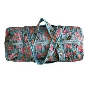 Sac de voyage de luxe léger de style bohème pour le week-end, sac à bandoulière matelassé à imprimé floral indien fait main - Product Image 4