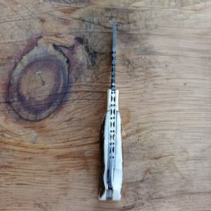 Cuchillo de bolsillo plegable multifuncional de acero de Damasco hecho a mano, mango de cuerno de ciervo, Funda de cuero, cuchillos personalizables OEM - Product Image 4