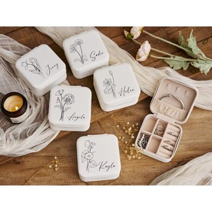 Mini boîte à bijoux blanche unique de créateur, élégante, idéale pour bagues, boucles d'oreilles, colliers, bracelets et souvenirs d'Inde - Product Image 3