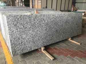 Losas de Granito Blanco P, Azulejos de Granito Blanco P, Fábrica de Granito Blanco de la India, Exportador de Granito de la India, Piedra de Granito Asequible de la India - Product Image 1