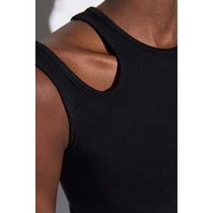 Top court noir à épaules dénudées, vêtement décontracté de longueur courte avec logo sur le devant - Product Image 4