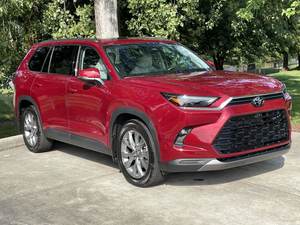 Limpio de segunda mano 2024 Toyo_ta Grand Highlander Limited tracción delantera - Product Image 2