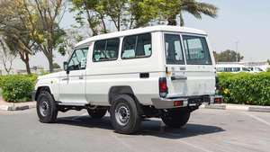 Toyota Land Cruiser LC76 Serie 4.5L Hardtop Manual, Usado en Excelentes Condiciones - Product Image 4