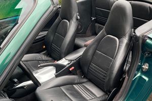Porsche 911 Carrera Cabriolet 2001 d'occasion, boîte manuelle 6 vitesses, vert forêt, métallisé, principalement détenue en Californie, non modifiée - Product Image 6