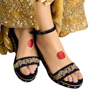 Service OEM, dernières tendances, sandales à talon antidérapantes, légères, semelle extérieure en cuir véritable, dessus en velours, haute qualité, quantité en gros - Product Image 1