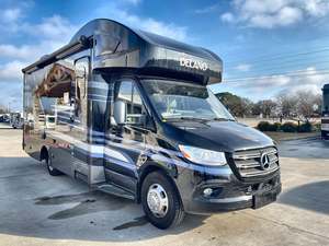 Camping-car de luxe Thor Delano 24FB Sprinter 2023 |   Camping-car tout-terrain noir 4x4 |   Camping-car diesel haut de gamme - Product Image 1