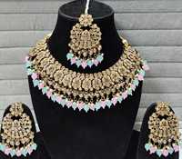 Ensemble de mariée Kundan pour femmes et filles, collier, boucles d'oreilles et ras-de-cou multicolores indiens plaqués or 14 carats pour les mariages, les fiançailles et les fêtes