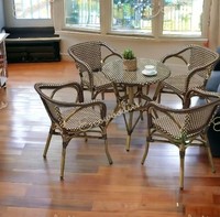 Ensemble de table et chaises de salle à manger en rotin et bois massif de luxe, design industriel, mobilier commercial pour hôtel, restaurant, extérieur