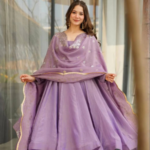 Vestido de Fiesta Maxi para Mujer Fendy con Lentejuelas y Dupatta Multibordada, Favorece Todos los Tipos de Cuerpo, Reversible, Sin Arrugas, Venta al Por Mayor - Product Image 1