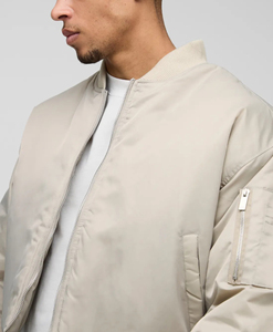 Veste de baseball varsity légère à prix abordable en gros, veste varsity avec logo brodé personnalisé pour homme - Product Image 3