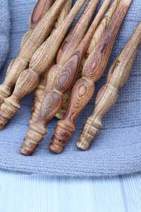 Ensemble de crochets à crochet faits à la main avec support et bol à fil – 13 pièces (3,5 mm à 12 mm) pour aiguilles à tricoter et à crocheter - Product Image 5