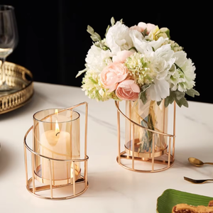 Elegante Portavelas de Metal y Vidrio con Diseño Moderno y Acabado Dorado para Decoración de Sala de Estar, Centro de Mesa y Eventos - Product Image 5