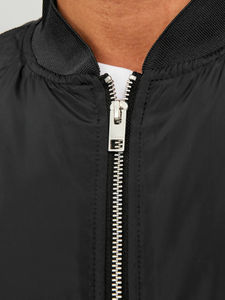 Veste d'université de baseball en satin à motif de logo personnalisé pour hommes veste d'équipe universitaire en laine matelassée de haute qualité pour l'hiver - Product Image 5