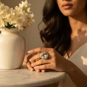 Anillo de Plata 925 con Gema Verde Religiosa Engastada en Garras para Uso Diario Clásico de Mujer - Product Image 1