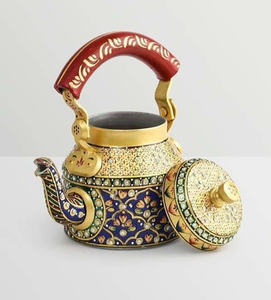 Tetera de acero con estampado floral esmaltado, elegante, mango de madera, disponible a precios de mayorista. - Product Image 2