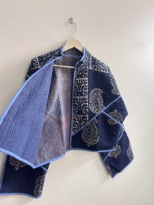 Chaqueta Corta Acolchada Estilo Boho para Mujer, Hecha a Mano con Tela Kantha Indigo Vintage - Product Image 5