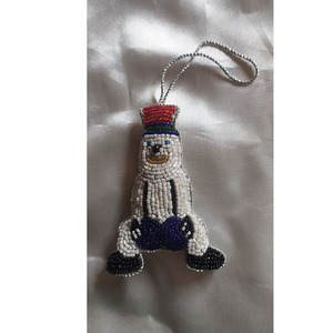 Adorno de foca de dibujos animados con cuentas, sombrero rojo y pantalones azules, bonito llavero de regalo, estilo unisex - Product Image 1