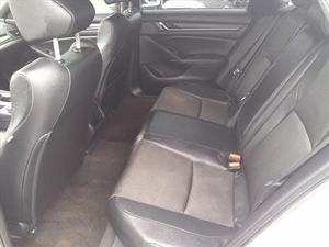 OFERTA PROMOCIONAL en Honda Accord Sport Edition 2020 - Asientos de Cuero con Interior Oscuro, Bajo Kilometraje y Envío Gratuito - Product Image 4