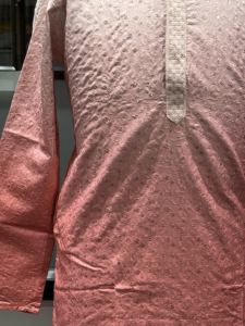 Kurta Tradicional de Lujo Rosa Jacquard para Hombre, Ideal para Bodas y Eid, Ropa Étnica Premium al por Mayor con Protección Solar y Absorción de Humedad - Product Image 6