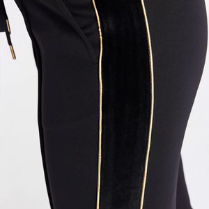 Pantalon décontracté léger pour femmes sur mesure Matériau respirant avec couleur unie et décoration de logo Pantalon de survêtement pour femmes - Product Image 3