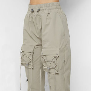 Pantalon cargo pour femmes dans un design tendance, ajustable, confortable pour un usage décontracté, pantalon cargo taille haute pour femmes avec logo/couleur personnalisés - Product Image 2