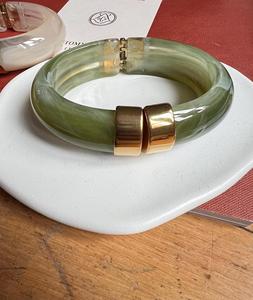 Bracelet en résine sculptée florale mince de couleur unie manchette bijoux rétro de f s international - Product Image 6