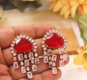 ต่างหูดีไซน์เนอร์คุณภาพพรีเมียม ชุบทอง ประดับด้วยเพชร CZ ดีไซน์หรูหรา เหมาะสำหรับงานแต่งงานและงานปาร์ตี้ สำหรับผู้หญิงและเด็กผู้หญิง - Product Image 6