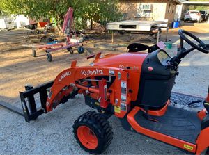 Kubota mini tractor con cabina | Usado Kubota Tractor con cabina Segadora Pala cargadora frontal y retroexcavadora implementos para la venta - Product Image 6
