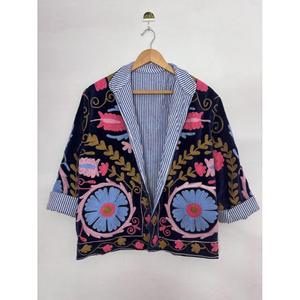 Veste Suzani de qualité supérieure pour les acheteurs en gros Vêtements d'extérieur doux, élégants et d'inspiration culturelle disponibles au prix d'exportation - Product Image 1