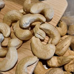 Vietnam Origin White Cashew Nuts W180 High Grade for Food Manufacturing and Ingredient Supply - Product Image 1