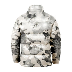 เสื้อแจ็คเก็ตขนสัตว์คุณภาพสูงแบบกำหนดเองสำหรับผู้ชาย สีส้ม แบบพิมพ์ลายซับลิเมชั่น แจ็คเก็ตพัฟเฟอร์แบบกลับด้านได้สำหรับผู้ชาย เสื้อแจ็คเก็ตฤดูหนาวแบบเบา - Product Image 4