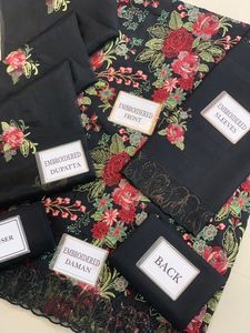 Robe de couleur noire avec fil rouge brodé, très bon design, salwar shalwar kameez de WS INTERNATIONAL - Product Image 4