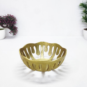 Bol à fruits en aluminium plaqué or de haute qualité Surface brute Designer Modern Premium Quality Vintage Fruit Bowl Table Centerpiece - Product Image 3