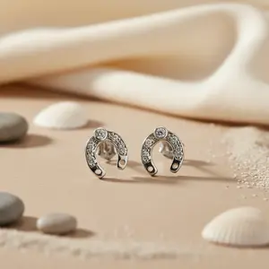 Pendientes de Plata de Ley 925 con Forma de Herradura, Estilo Vintage y Moderno, para Mujer, Chapados en Oro Blanco y Amarillo, con Diamante Talla Pera y Esmeralda - Product Image 1