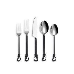 Juego de cubiertos de viaje de acero inoxidable negro con recubrimiento en polvo con estuche compacto, reutilizable, ecológico y perfecto para comer al aire libre - Product Image 2