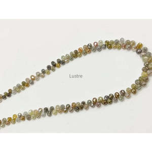 Perles de diamant naturel de 2,5 à 3,8 mm, multicolores, en forme de goutte d'eau, avec clarté VS2, coussinets SI et formes ovales en forme de poire - Product Image 3