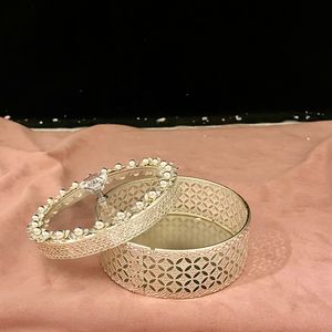 Plato decorativo para el hogar Diseño de círculo acrílico moderno con color dorado Hecho de artesanía de metal de latón - Product Image 2