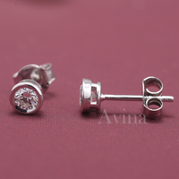 Boucles d'oreilles clous minimalistes en or 18 carats avec diamants de laboratoire certifiés IGI, sertis clos, forme ronde