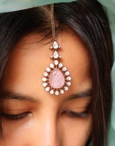 Bijoux de mode en laiton élégant plaqué or Maangtika à la mode pour un usage quotidien - Product Image 1