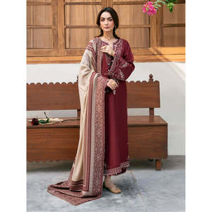 Ensemble 3 pièces élégant et respirant pour femme IZEL : chemise en crêpe Dhanak brodée, châle imprimé Courtrai et pantalon - BIC-4384 - Product Image 1